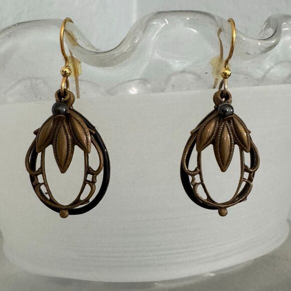 Silver Forest 18K Gold Coated Ornate Art Deco Teardrop Dangle Earrings & Pin Set - Picture 2 of 3